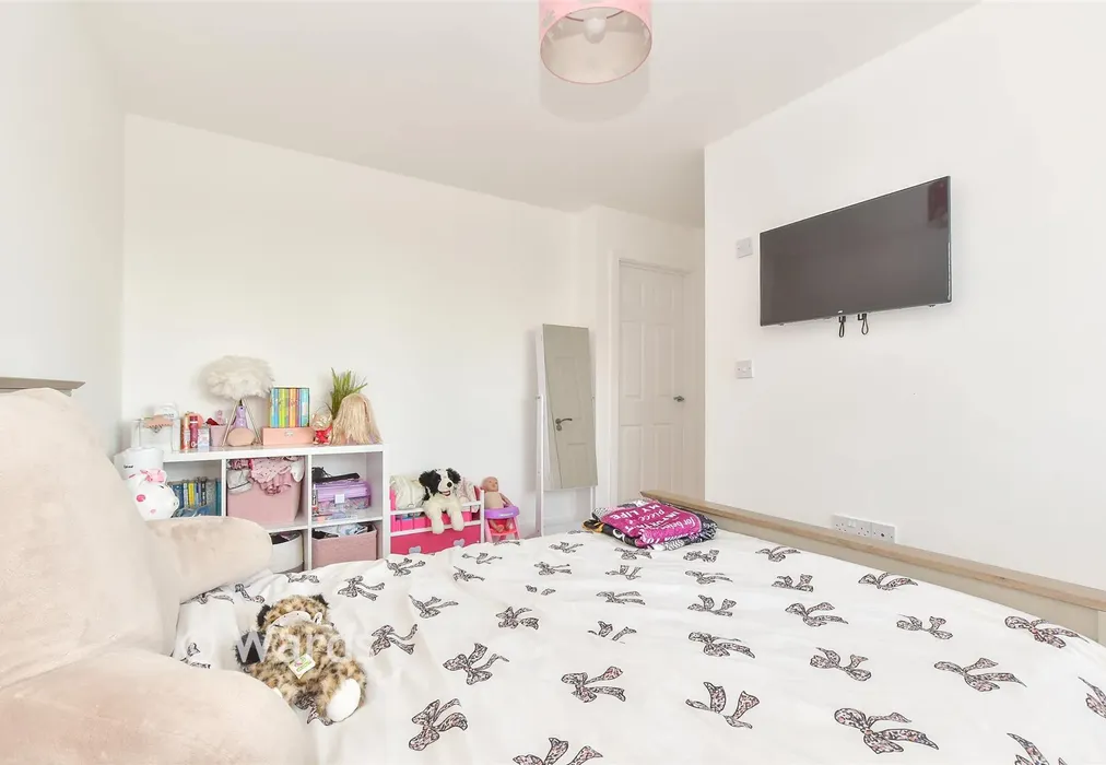 Bedroom 1 - Bishop Close, High Halden, Kent - Wards of Kent