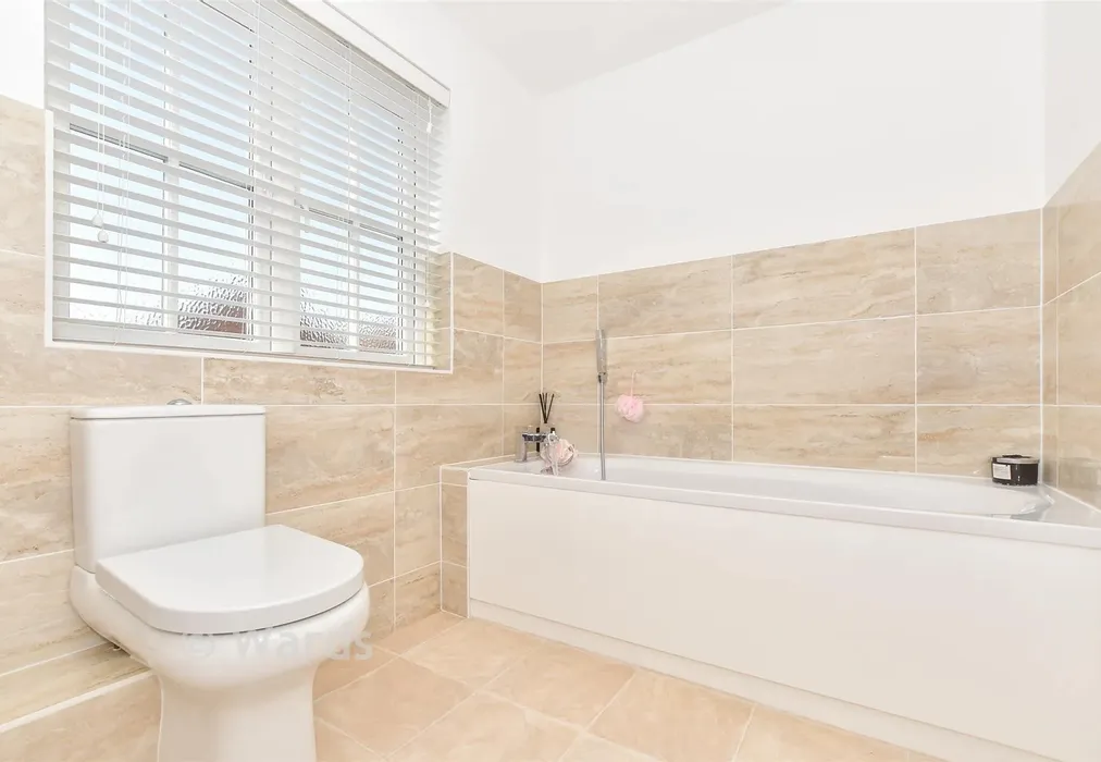 Bathroom - Bishop Close, High Halden, Kent - Wards of Kent