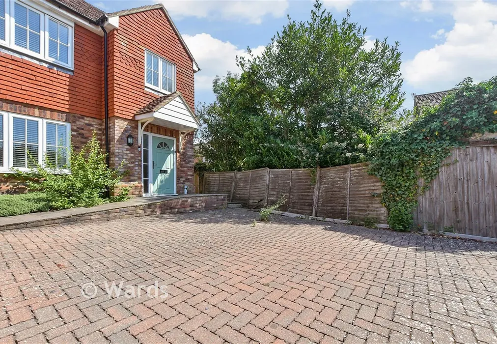 Driveway/Parking - Bishop Close, High Halden, Kent - Wards of Kent