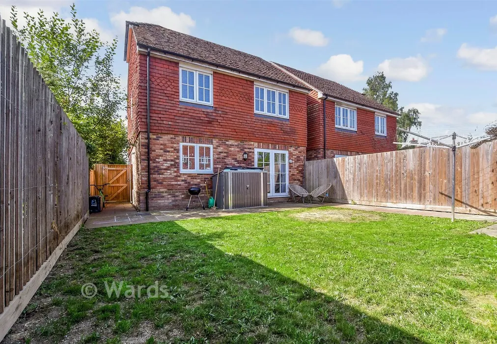 Rear Garden - Bishop Close, High Halden, Kent - Wards of Kent