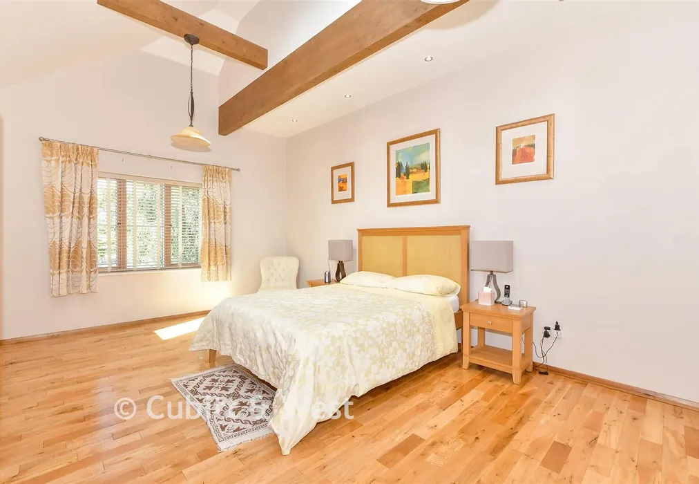 Bedroom 1 - Northlands Park, Emsworth, Hampshire - Wards of Kent
