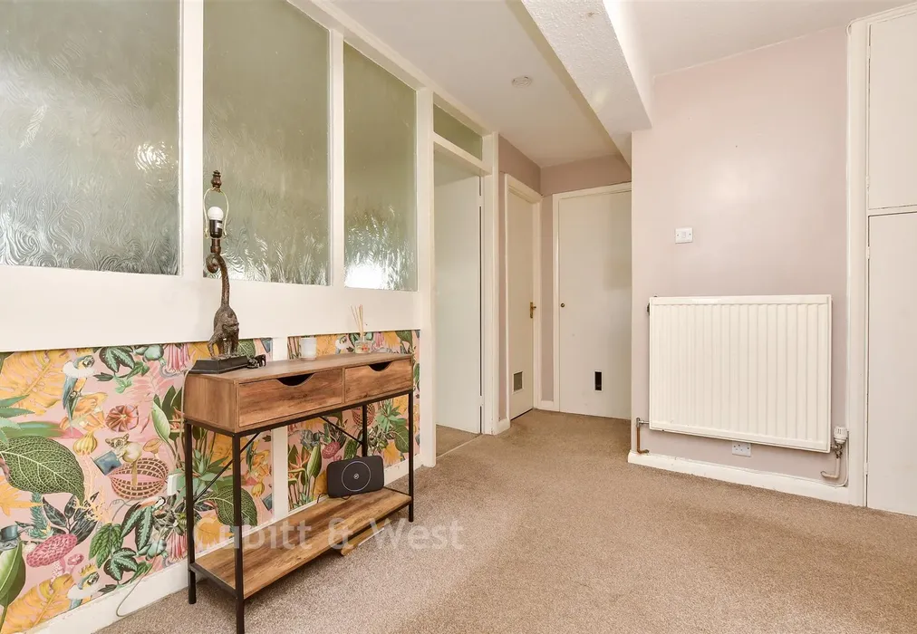 Entrance Hall - Blackbush Close, Sutton, Surrey - Wards of Kent