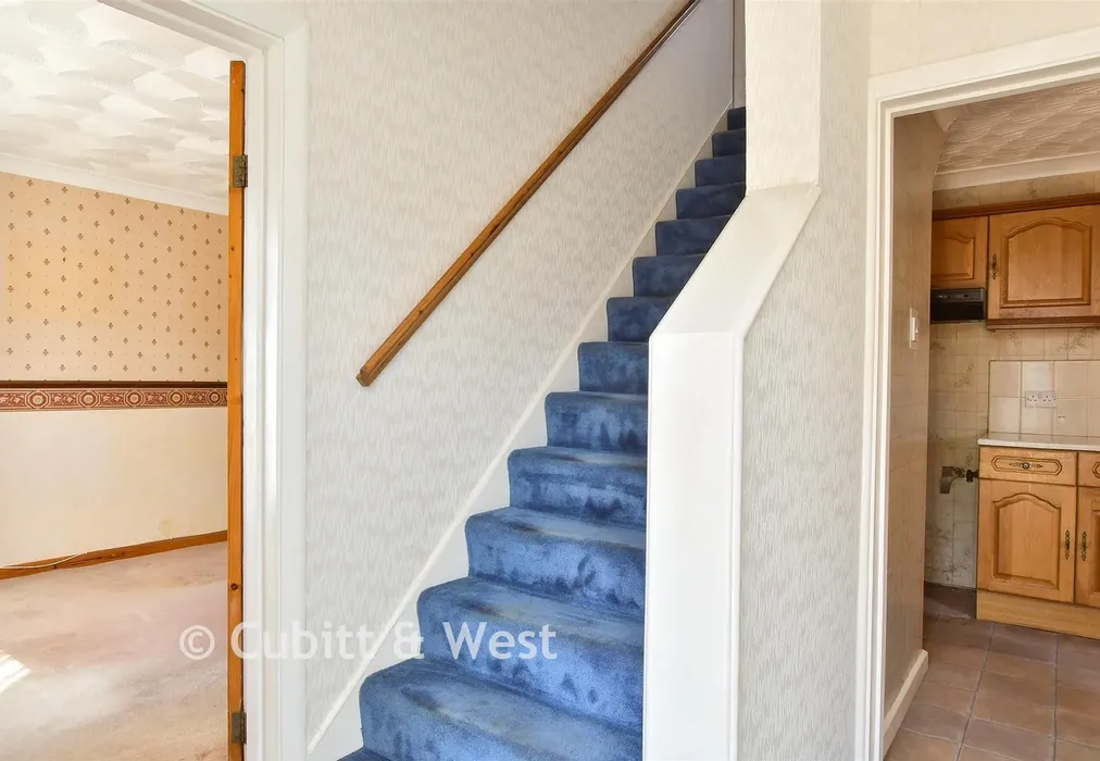 Entrance Hall - Sandhurst Avenue, Woodingdean, East Sussex - Wards of Kent