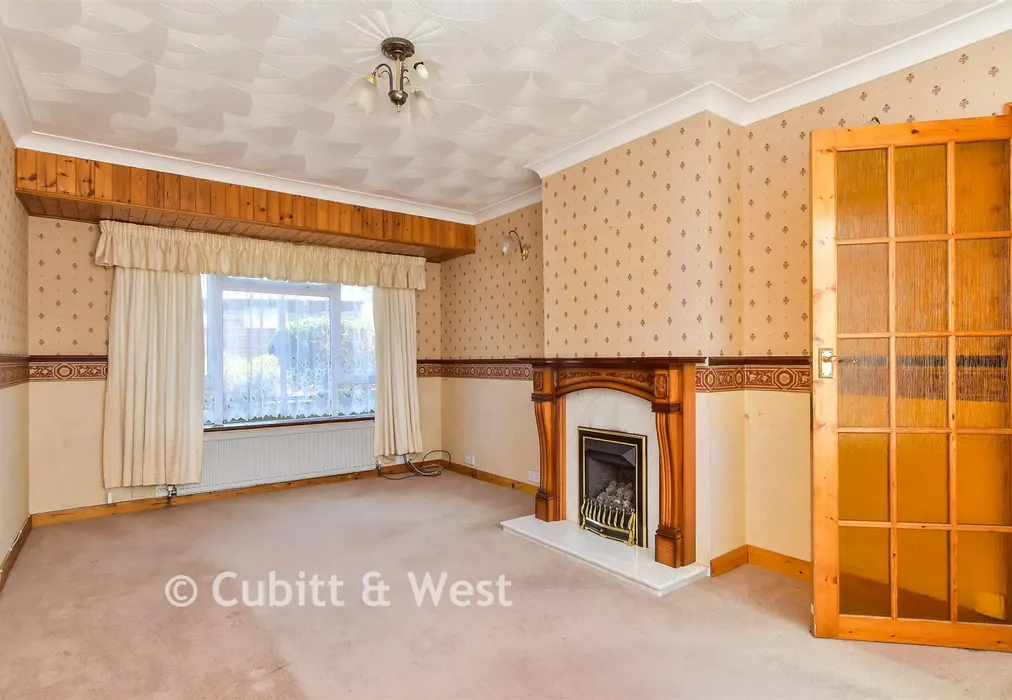 Lounge - Sandhurst Avenue, Woodingdean, East Sussex - Wards of Kent