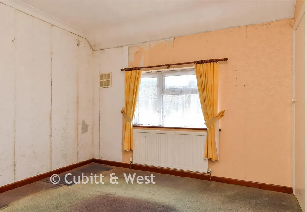 Bedroom 2 - Sandhurst Avenue, Woodingdean, East Sussex - Wards of Kent