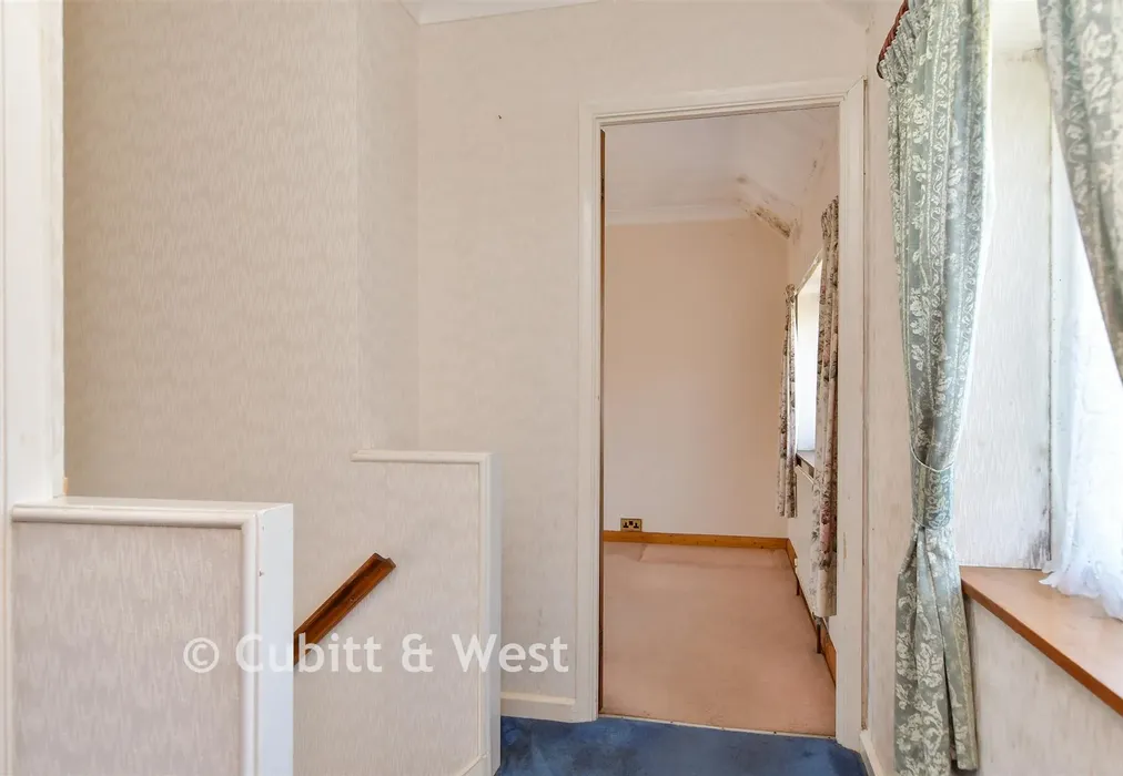 Landing - Sandhurst Avenue, Woodingdean, East Sussex - Wards of Kent