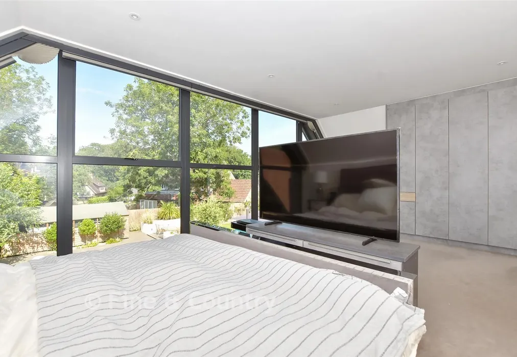Main Bedroom - Windmill Close, Hawkinge, Kent - Wards of Kent