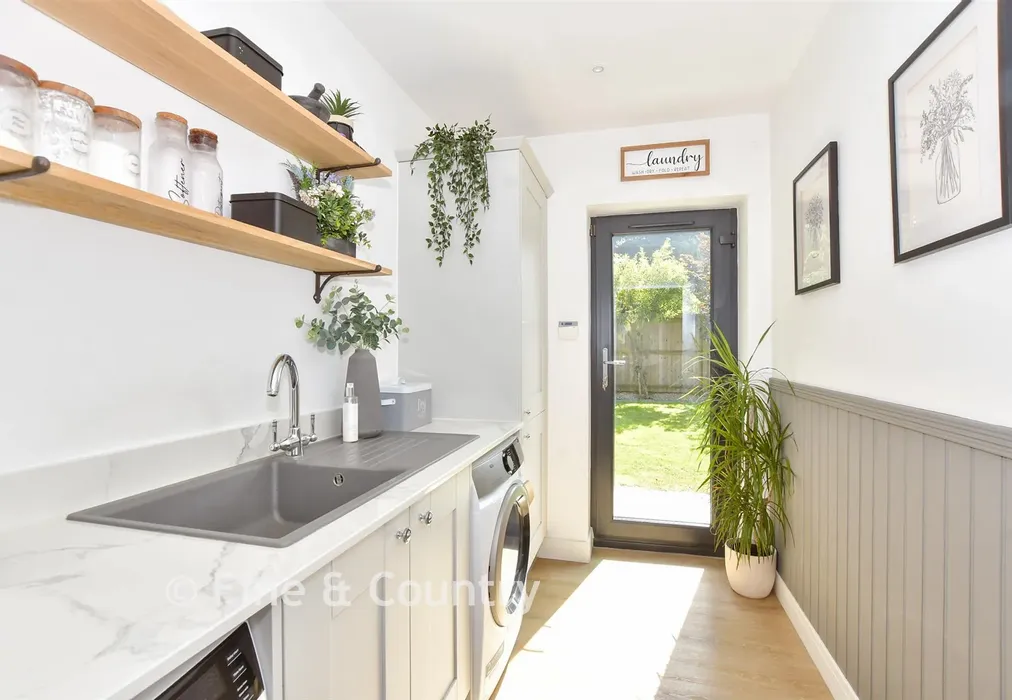 Utility Room - Windmill Close, Hawkinge, Kent - Wards of Kent