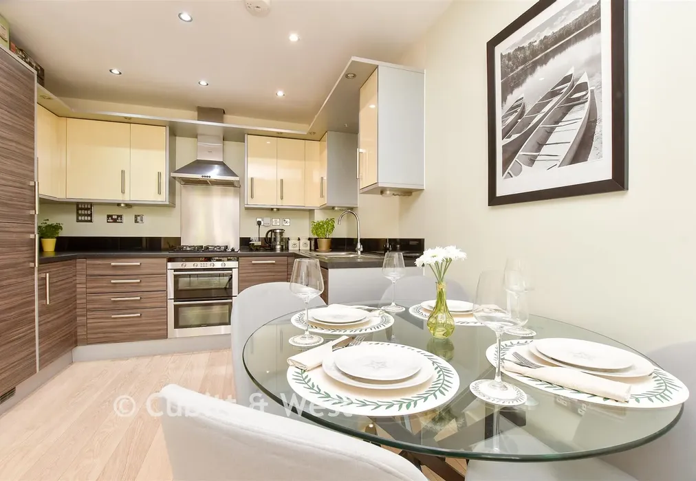 Internal Lifestyle Photograph - Reigate Road, Reigate, Surrey - Wards of Kent