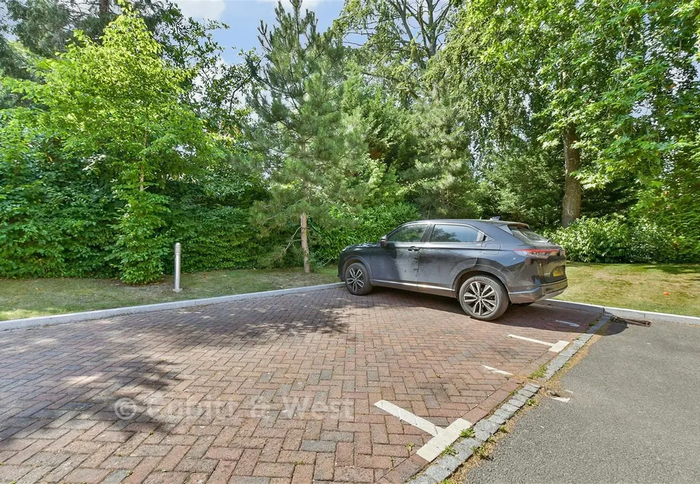 Driveway/Parking - Reigate Road, Reigate, Surrey - Wards of Kent