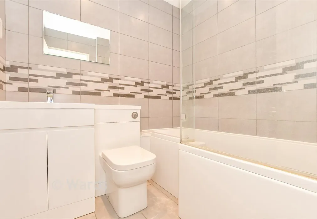 Bathroom - Vespasian Way, Kingsnorth, Kent - Wards of Kent