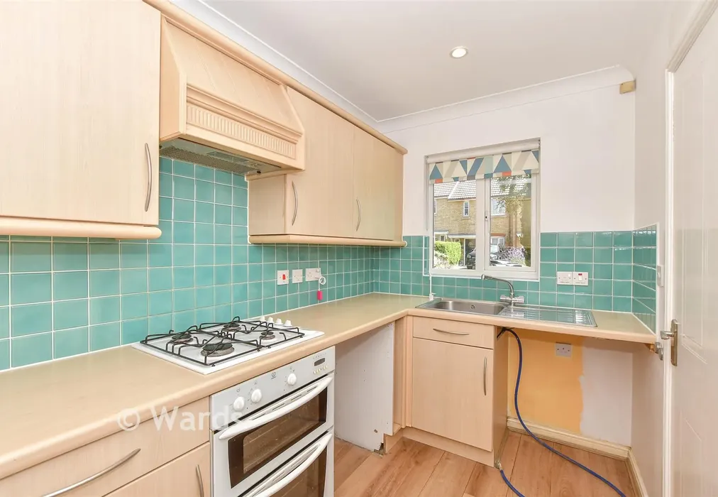 Kitchen - Vespasian Way, Kingsnorth, Kent - Wards of Kent