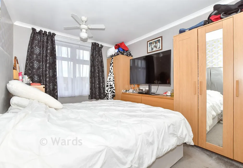 Bedroom 1 - Dymchurch Road, Hythe, Kent - Wards of Kent