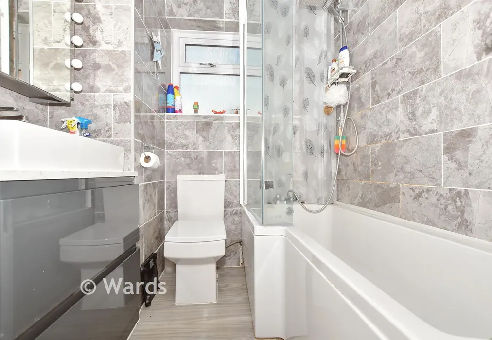 Bathroom - Dymchurch Road, Hythe, Kent - Wards of Kent