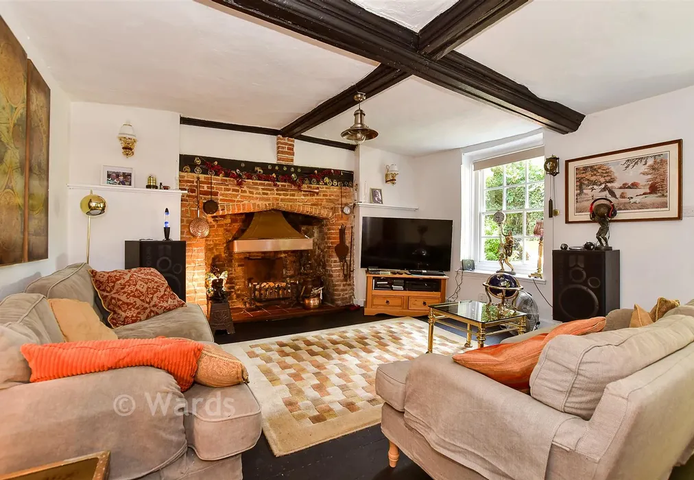 Lounge - Station Road, Lydd, Kent - Wards of Kent