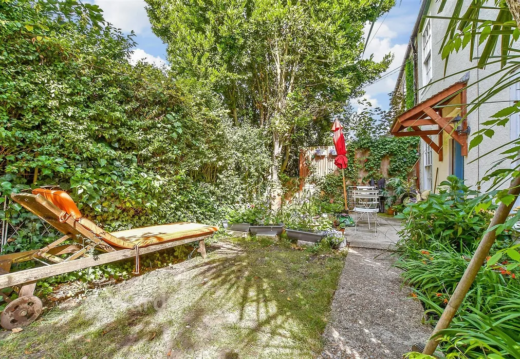 Front Garden - Station Road, Lydd, Kent - Wards of Kent