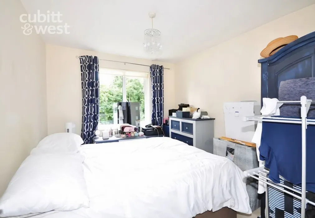 Bedroom - New Town, Uckfield, TN22 - Wards of Kent