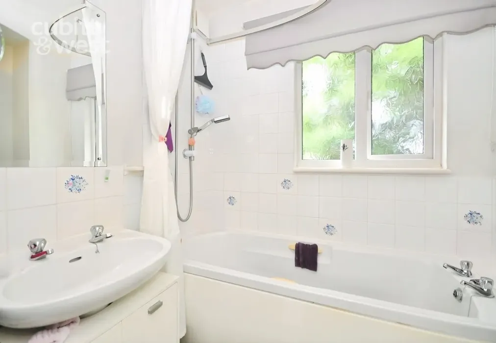 Bathroom - New Town, Uckfield, TN22 - Wards of Kent