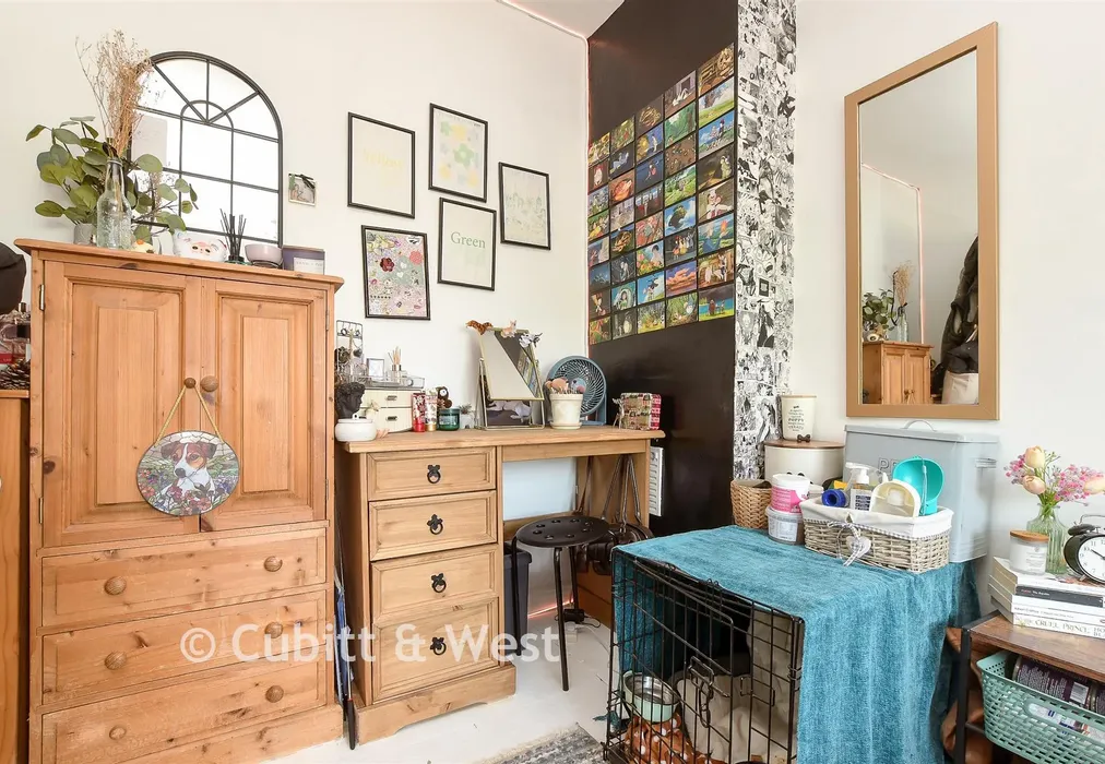 Bedroom 2 - Stuart Road, Reigate, Surrey - Wards of Kent