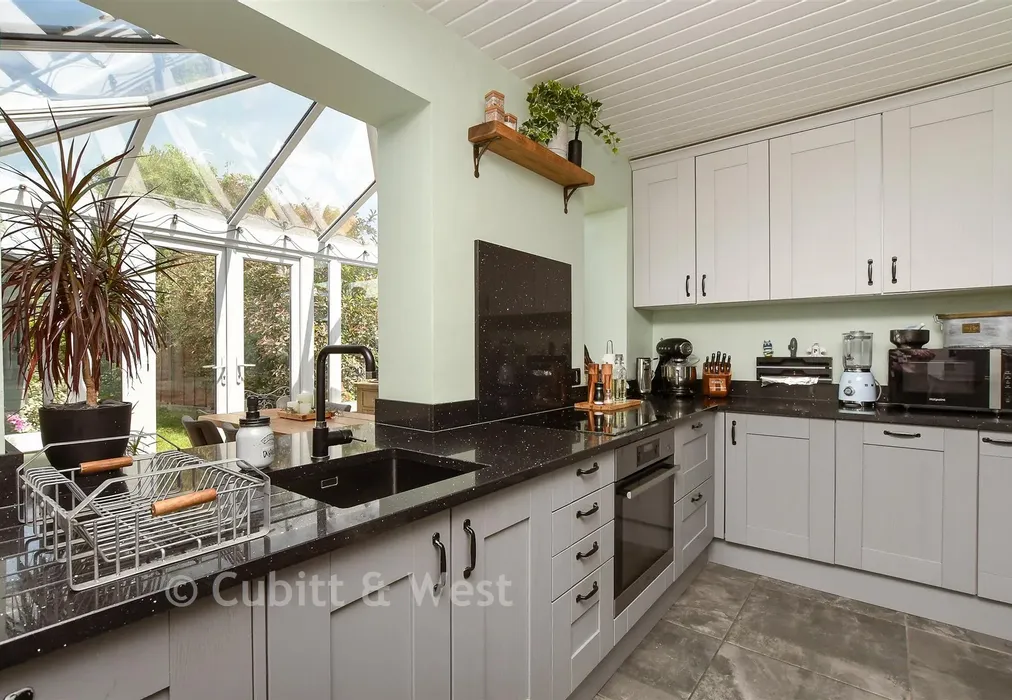 Kitchen/Breakfast Room - Stuart Road, Reigate, Surrey - Wards of Kent