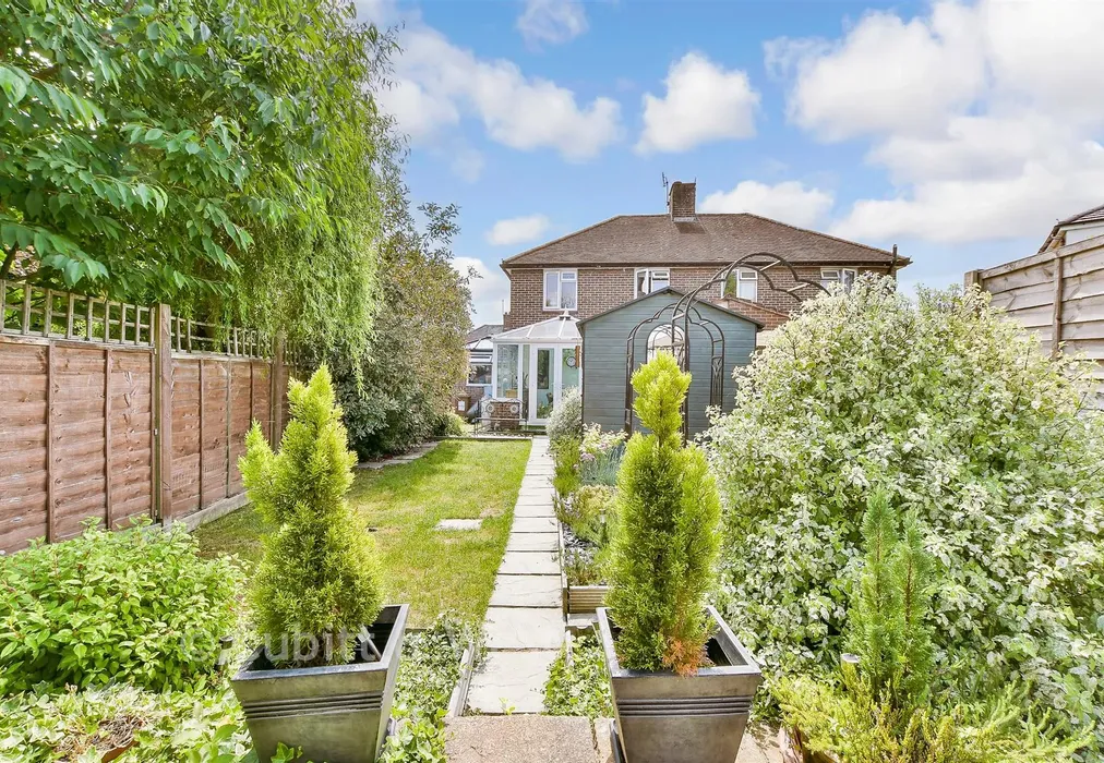 Rear Garden - Stuart Road, Reigate, Surrey - Wards of Kent