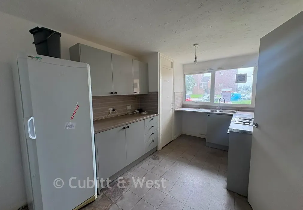 Kitchen - Lumsden Road, Southsea, Hampshire - Wards of Kent