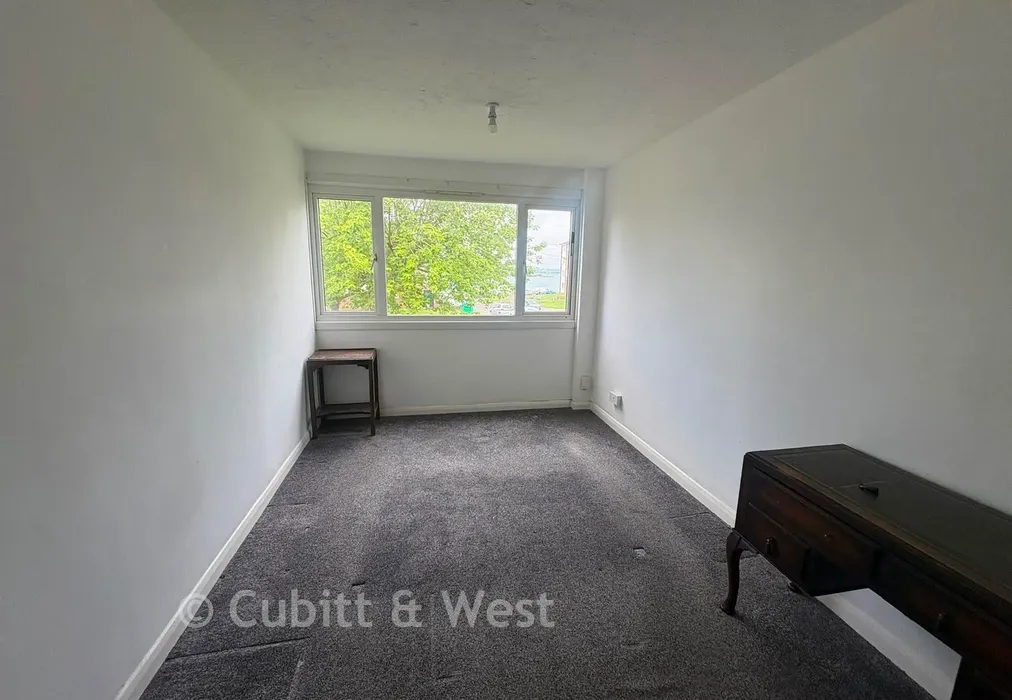 Bedroom 1 - Lumsden Road, Southsea, Hampshire - Wards of Kent