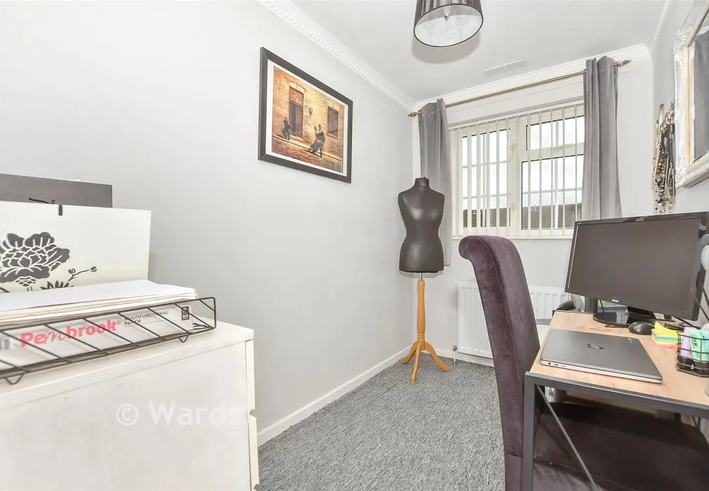 Bedroom 3 - Harvest Ridge, Leybourne, West Malling, Kent - Wards of Kent