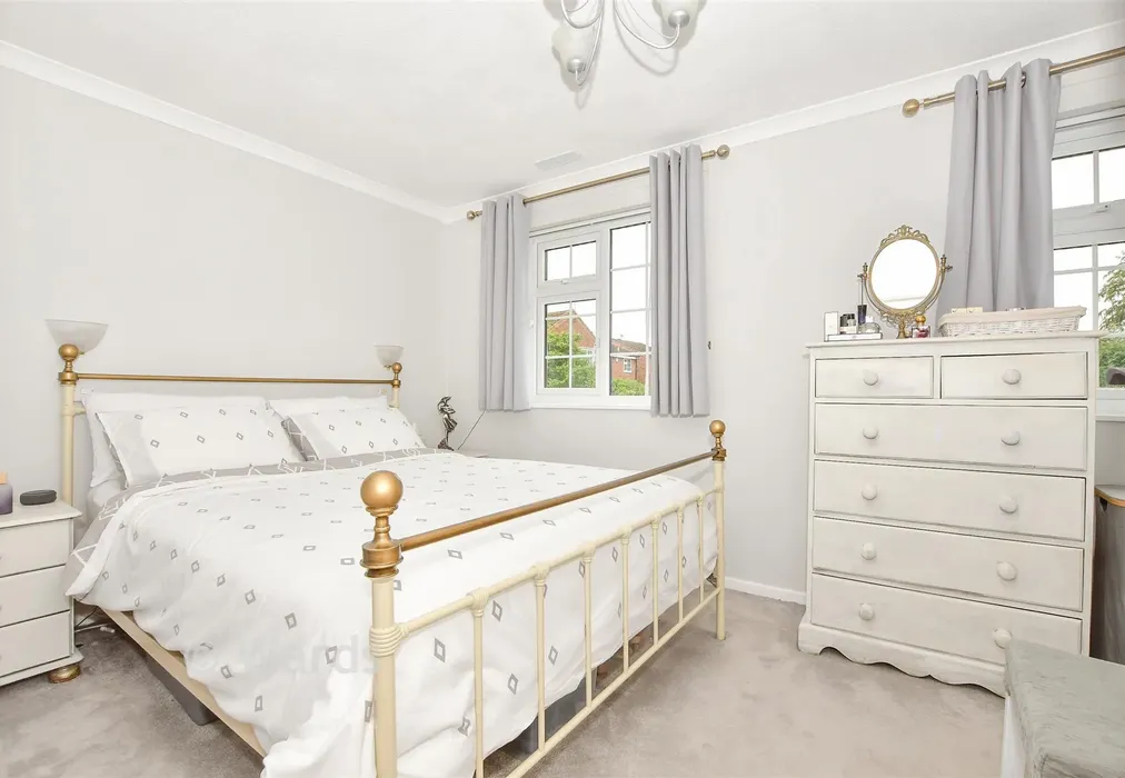 Bedroom 1 - Harvest Ridge, Leybourne, West Malling, Kent - Wards of Kent