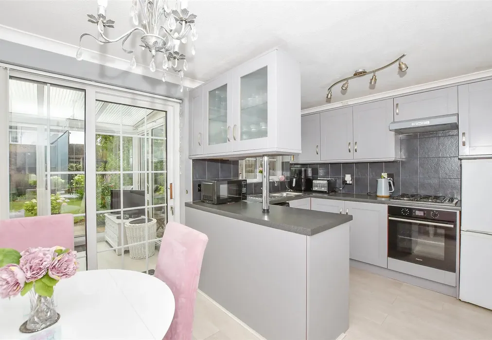 Kitchen/Diner - Harvest Ridge, Leybourne, West Malling, Kent - Wards of Kent