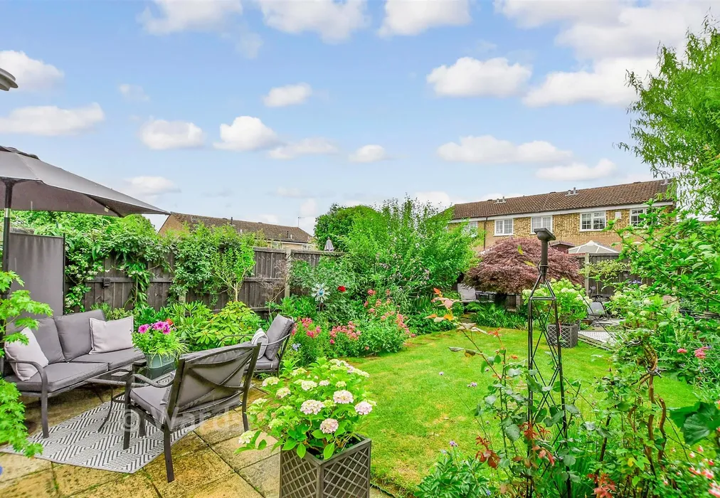 Rear Garden - Harvest Ridge, Leybourne, West Malling, Kent - Wards of Kent