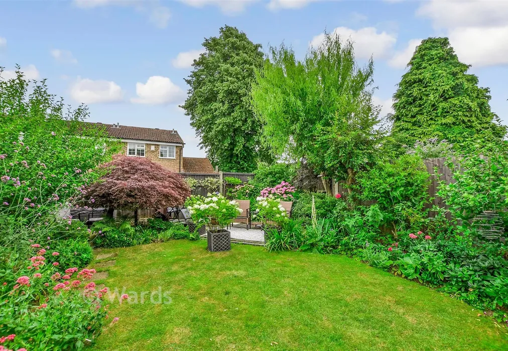 Rear Garden - Harvest Ridge, Leybourne, West Malling, Kent - Wards of Kent