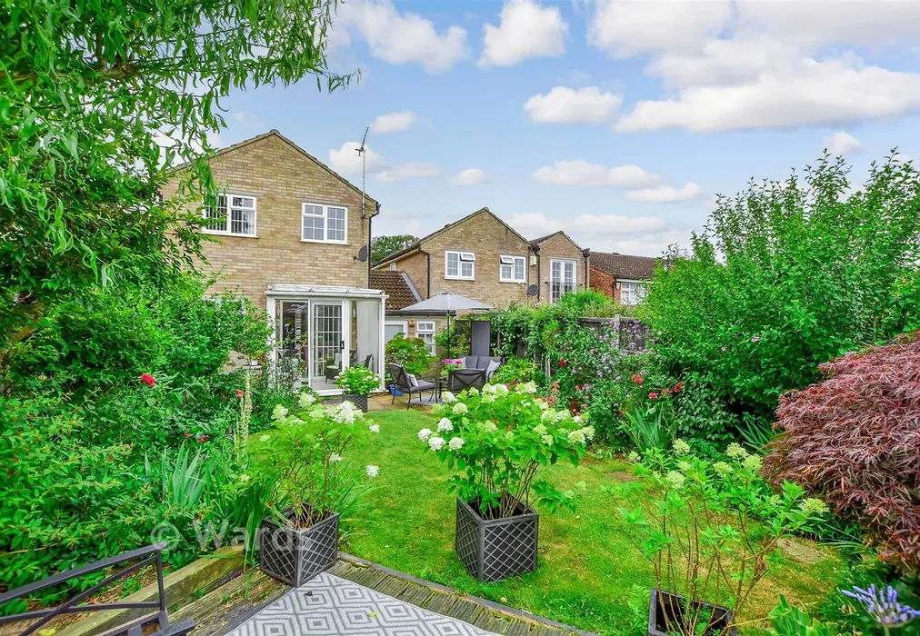 Rear Garden - Harvest Ridge, Leybourne, West Malling, Kent - Wards of Kent