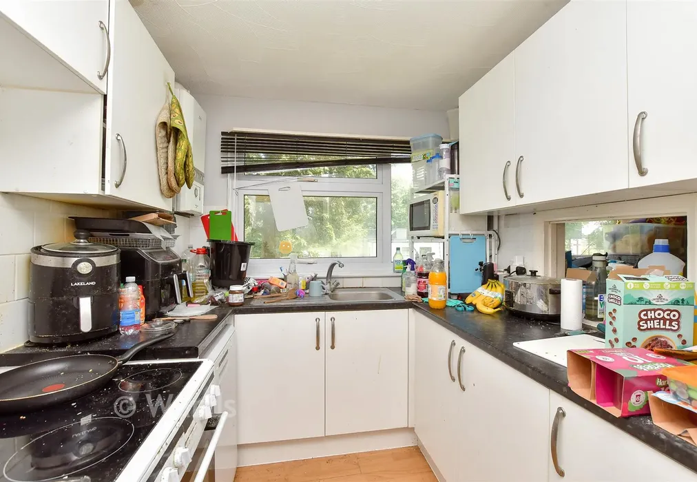 Kitchen - Bleakwood Road, Chatham, Kent - Wards of Kent