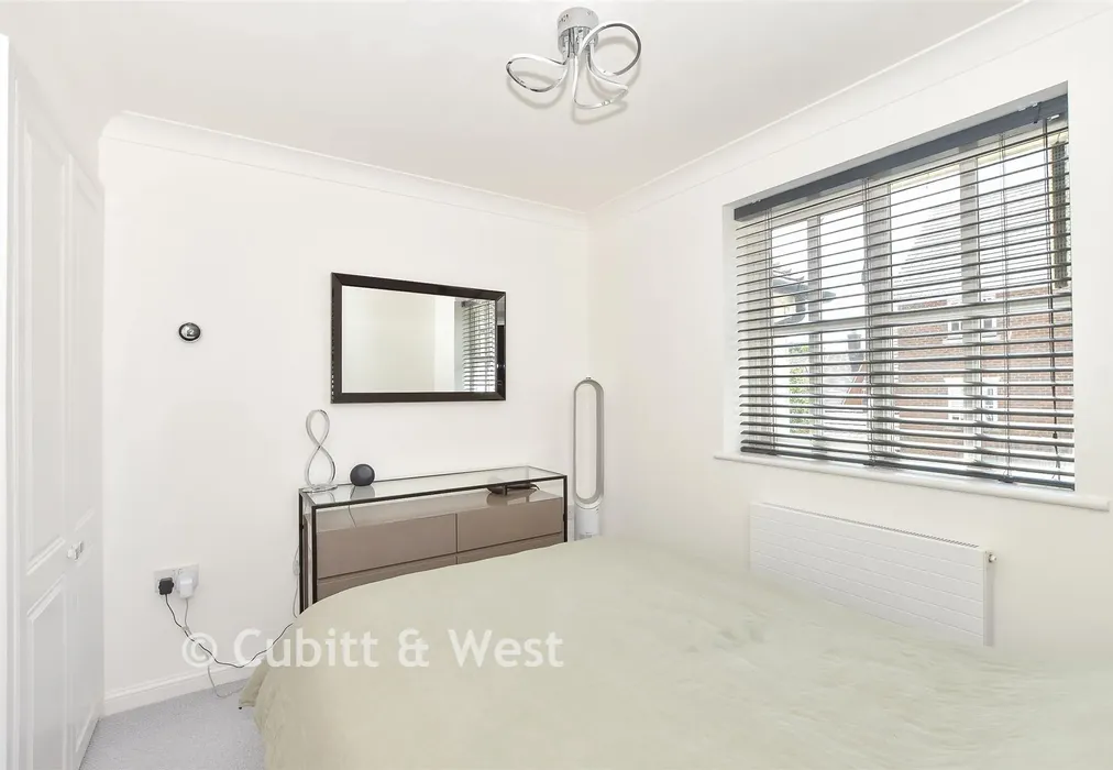 Bedroom - Farriers Lea, Haywards Heath, West Sussex - Wards of Kent