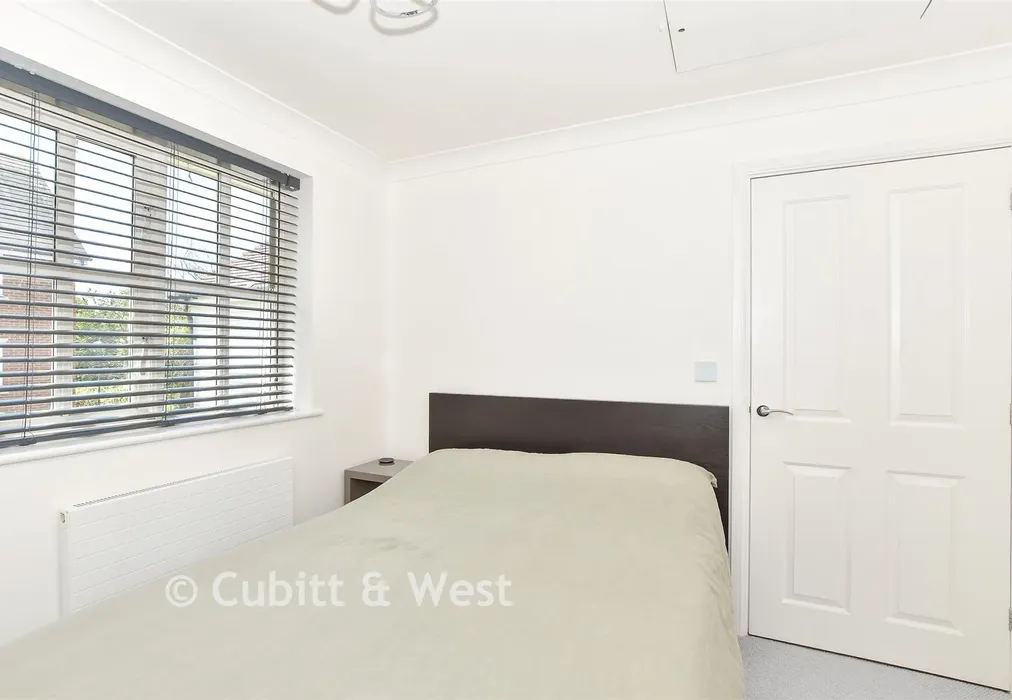 Bedroom - Farriers Lea, Haywards Heath, West Sussex - Wards of Kent