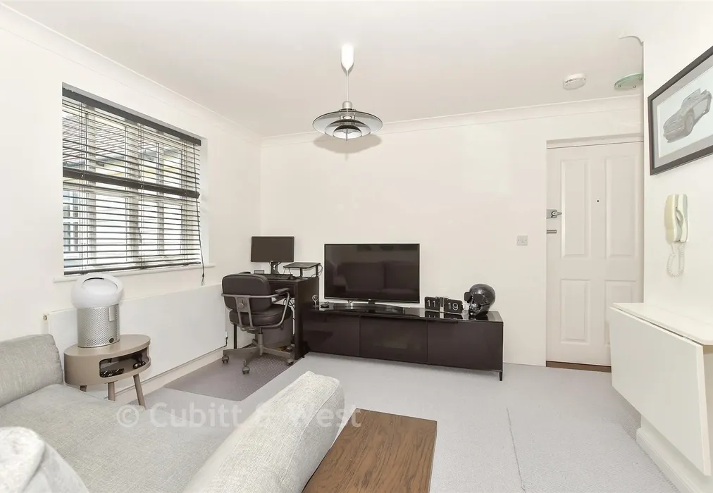 Lounge - Farriers Lea, Haywards Heath, West Sussex - Wards of Kent