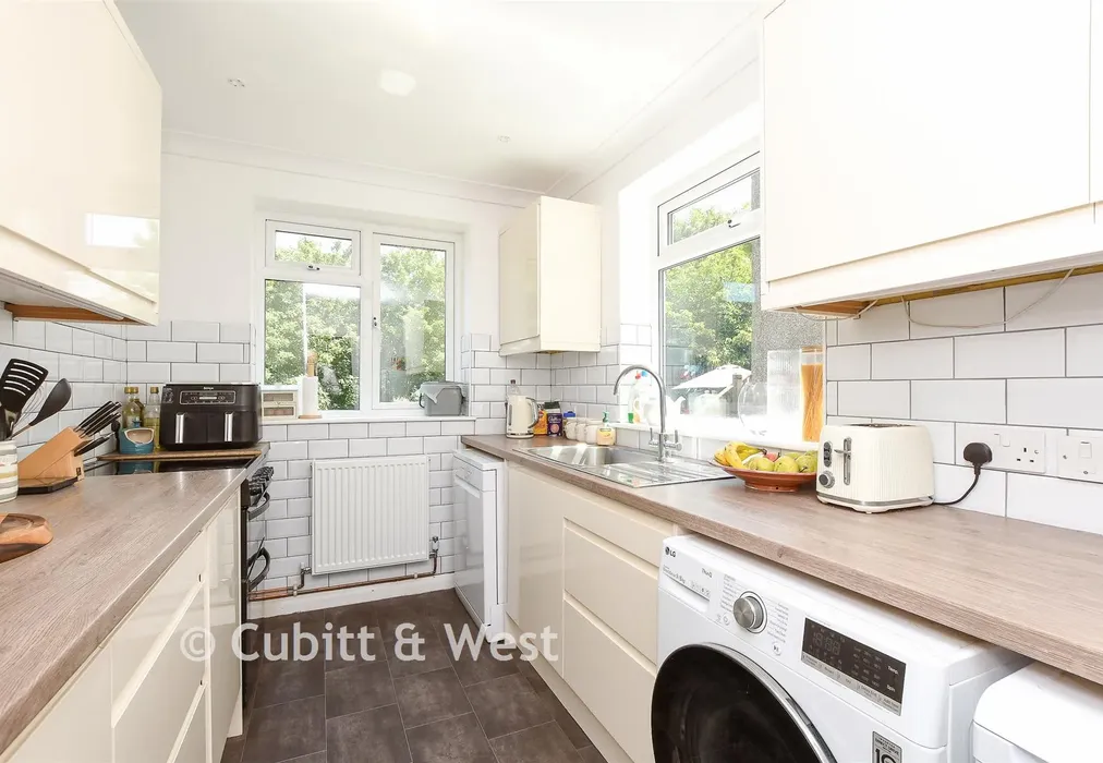 Kitchen - Cromwell Road, Caterham, Surrey - Wards of Kent