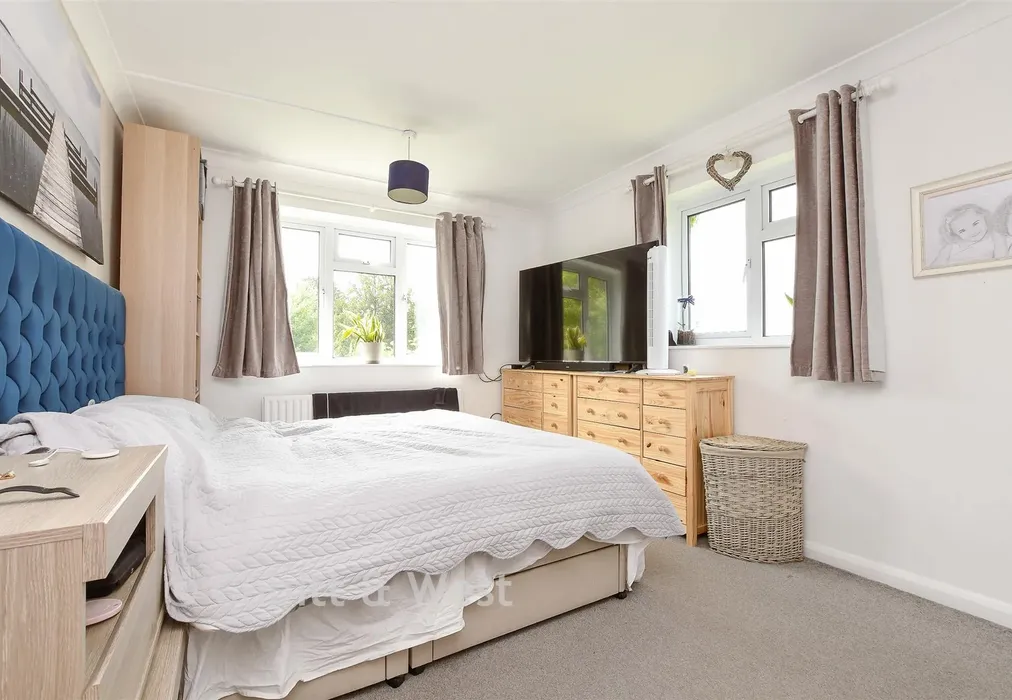 Bedroom 1 - Wrayfield Avenue, Reigate, Surrey - Wards of Kent
