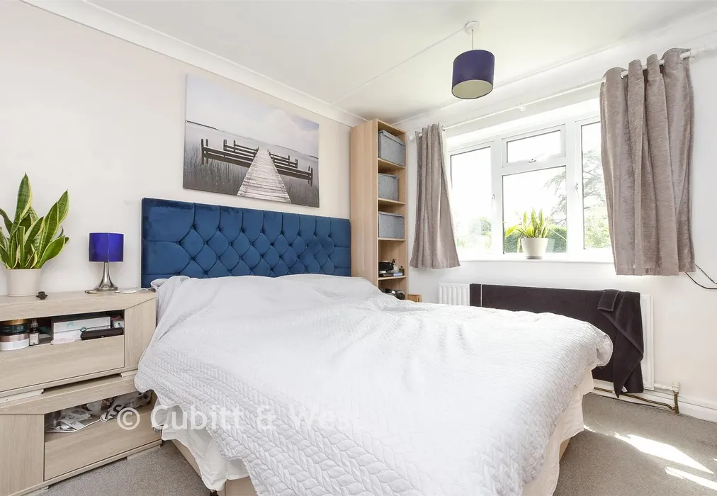 Bedroom 1 - Wrayfield Avenue, Reigate, Surrey - Wards of Kent