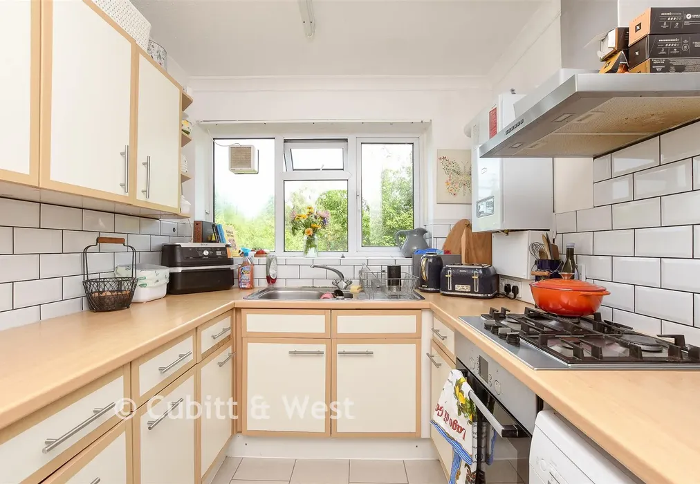 Kitchen - Wrayfield Avenue, Reigate, Surrey - Wards of Kent