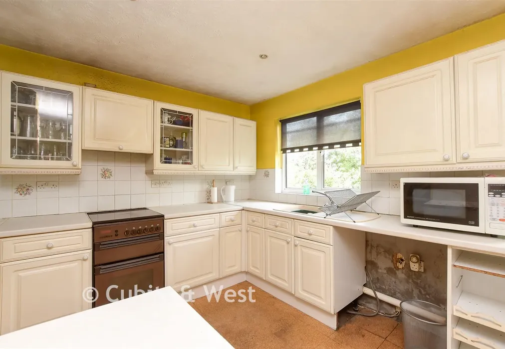 Kitchen/Breakfast Room - Hilltop Road, Whyteleafe, Surrey - Wards of Kent