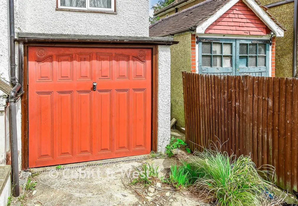 Garage - Hilltop Road, Whyteleafe, Surrey - Wards of Kent