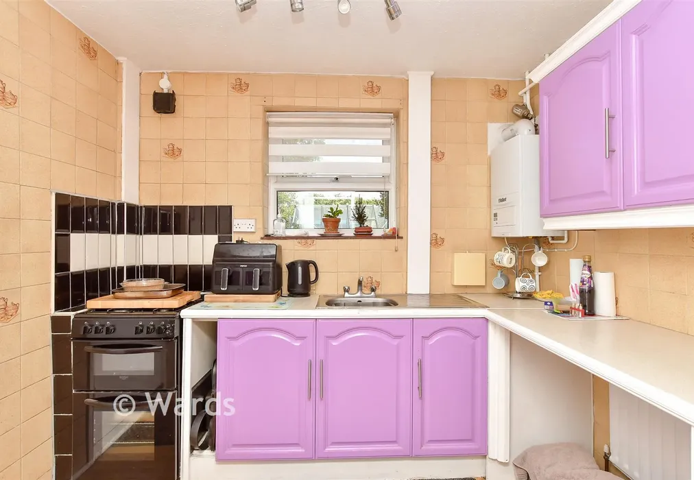 Kitchen - Lion Field, Faversham, Kent - Wards of Kent