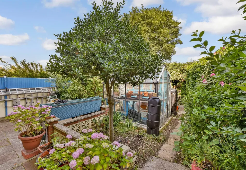 Rear Garden - Lion Field, Faversham, Kent - Wards of Kent