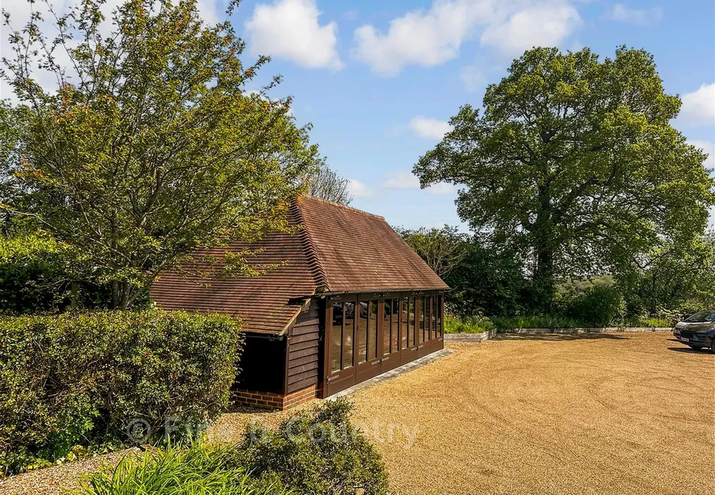 Garage 2 - Hartfield Road, Cowden, Edenbridge, Kent - Wards of Kent
