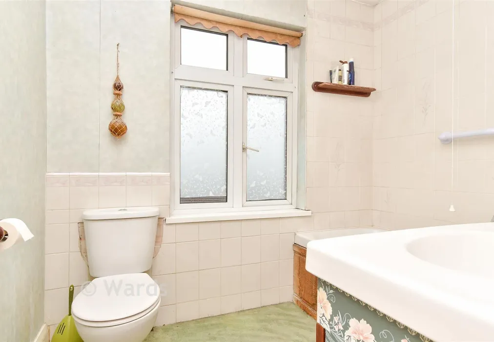 Bathroom - Milton Avenue, Gravesend, Kent - Wards of Kent