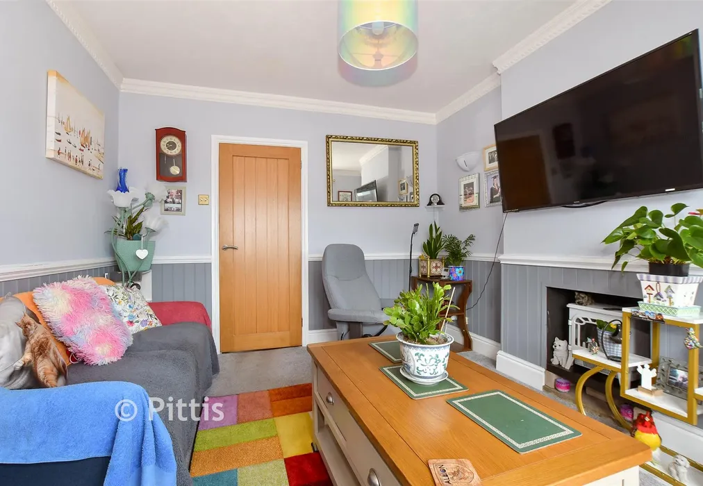 Lounge - Denness Road, Sandown, Isle of Wight - Wards of Kent