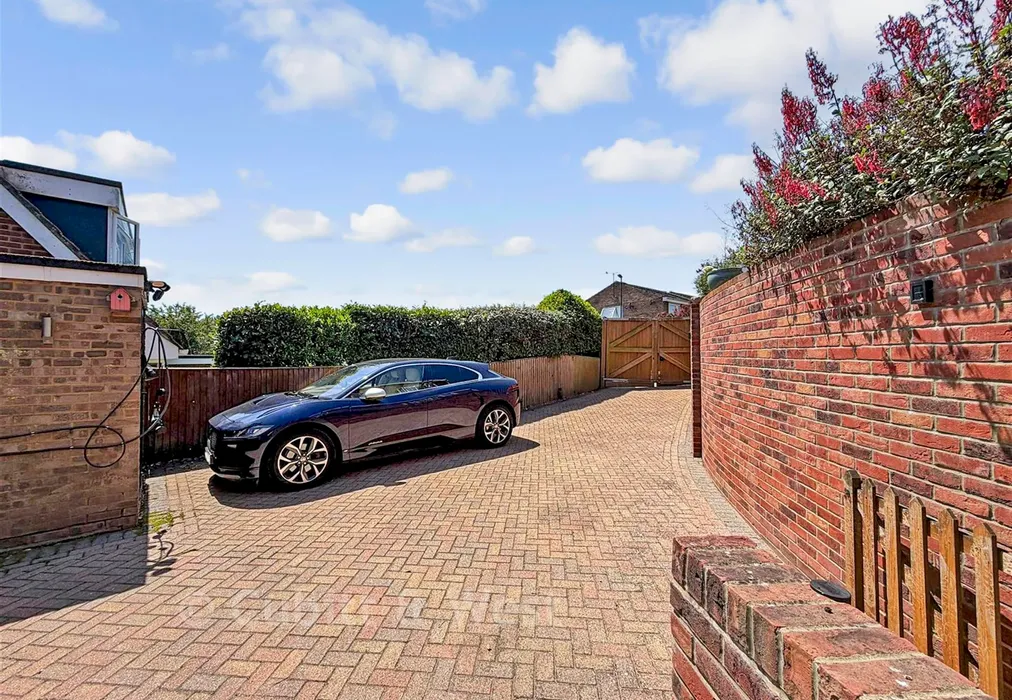 Drive - Burleigh Way, Crawley Down, West Sussex - Wards of Kent