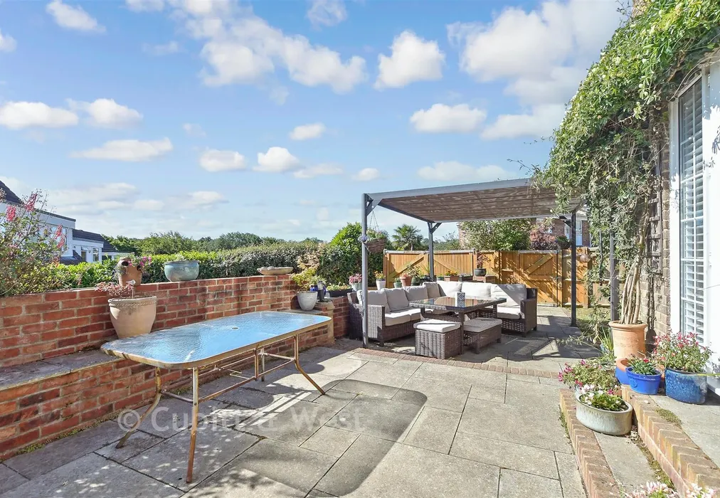 Rear Garden - Burleigh Way, Crawley Down, West Sussex - Wards of Kent